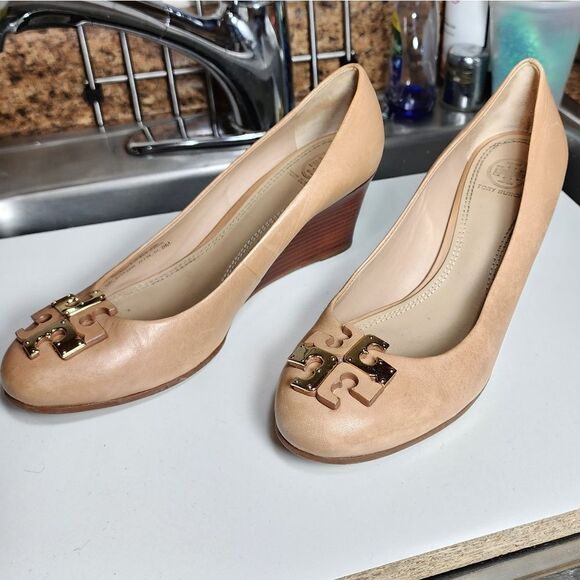Tory Burch Tan Wedge Shoes - Picture 5 of 14